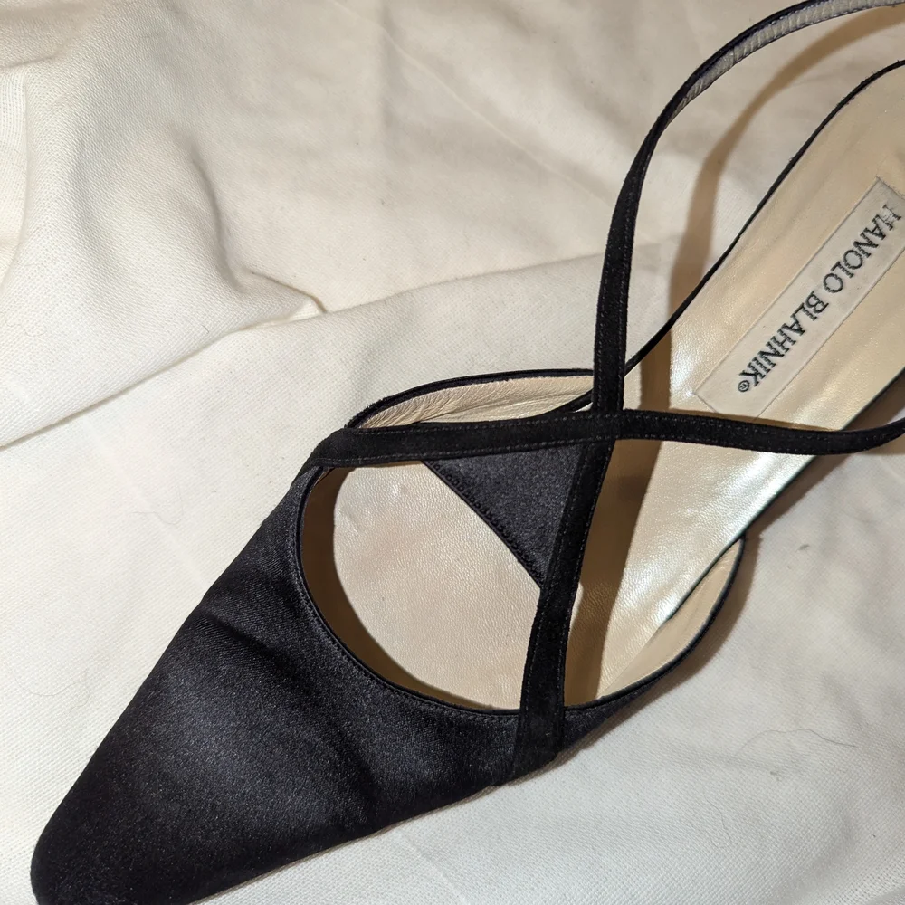 Manolo Blahnik Black Women's Shoe - Picture 1 of 10